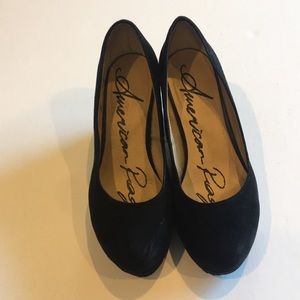 3/$20 Black Wedge Heel Size 6 American Rag Faux Suede